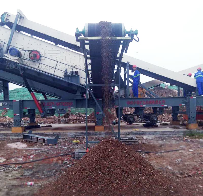 移動(dòng)破碎機(jī)在湖南建筑垃圾處理現(xiàn)場(chǎng)