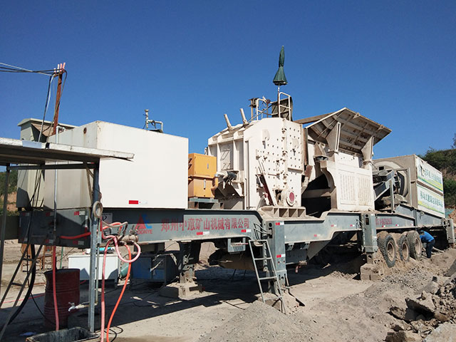 河南鞏義：中意移動(dòng)破碎站處理建筑垃圾現(xiàn)場