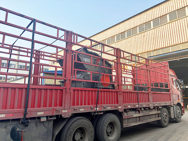 發(fā)貨現(xiàn)場(chǎng)：中意細(xì)碎機(jī)發(fā)往陜西寶雞