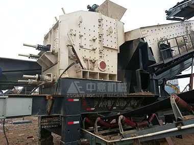 建筑垃圾破碎用什么設(shè)備？輪胎式移動破碎篩分站產(chǎn)量高又環(huán)保