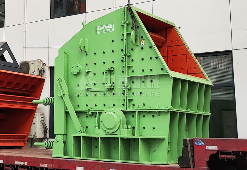 反擊式破碎機(jī).jpg 反擊式破碎機(jī)