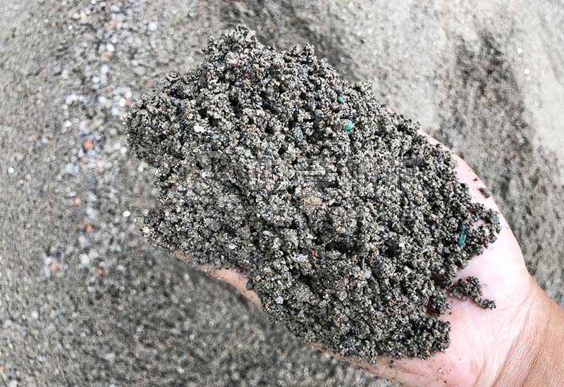 篩分出的細(xì)沙 篩分出的細(xì)沙