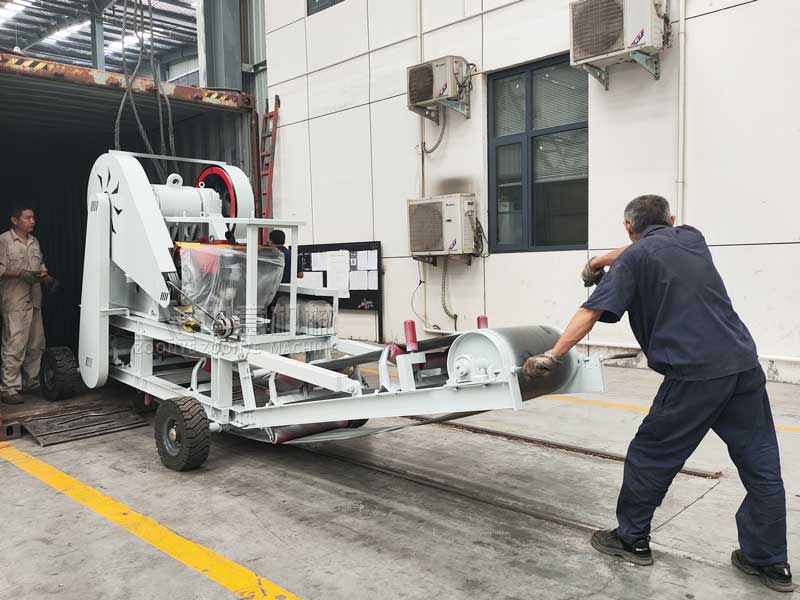 小顎式破碎機(jī)移動(dòng)站